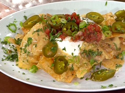 Shredded Chicken Nachos with Pico de Gallo