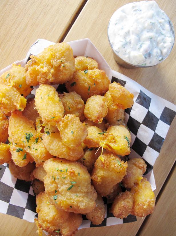 Wisconsin Cheese Curds with Dill Pickle Tartar Sauce Recipes