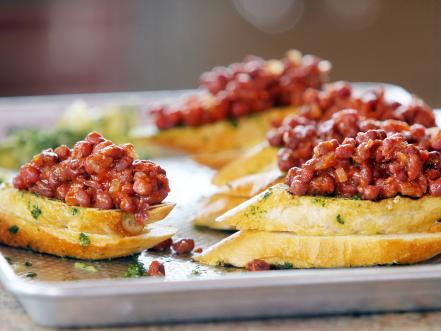 https://cook.fnr.sndimg.com/content/dam/images/cook/fullset/2012/6/20/0/CCWSTSP2_bbq-baked-beans-bruschetta-recipe_s4x3.jpg.rend.hgtvcom.441.331.suffix/1374073646769.jpeg