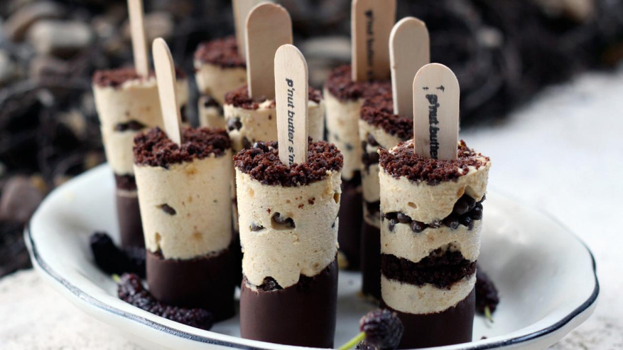 https://cook.fnr.sndimg.com/content/dam/images/cook/fullset/2012/6/29/0/CC_Frozen-Peanut-Butter-Pie-Pops-Recipe-1_s4x3.jpg.rend.hgtvcom.1280.720.suffix/1351632070742.jpeg