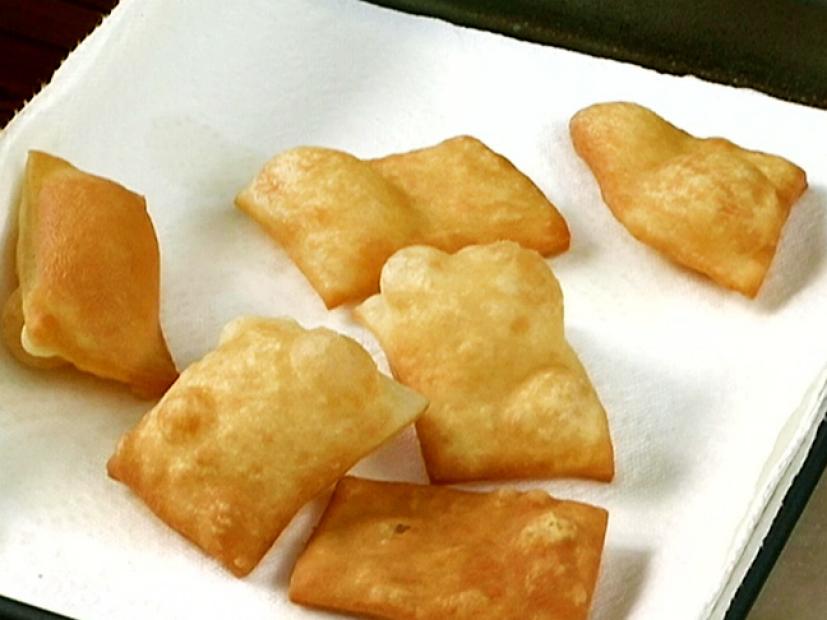 Fried sopias are placed on a paper towel.