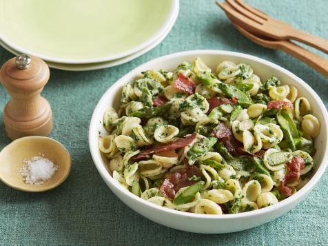 Spinach-Ricotta Pesto Pasta with Crisp Prosciutto and Asparagus