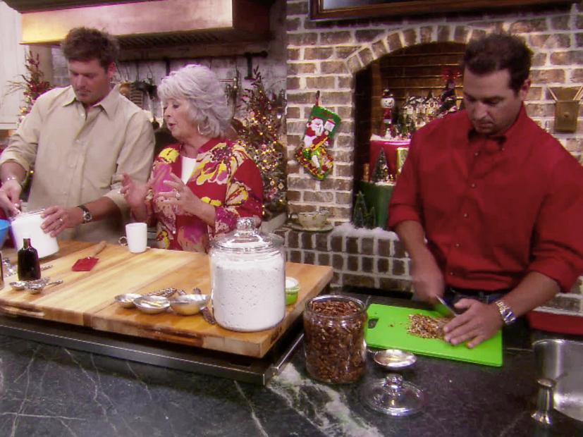 Paula, Jamie and Bobby Deen make cookies together.