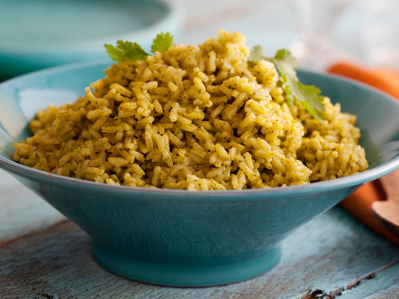 https://cook.fnr.sndimg.com/content/dam/images/cook/fullset/2012/7/31/0/AI0108_Cilantro-Rice_s4x3.jpg.rend.hgtvcom.1280.960.suffix/1357269815764.jpeg