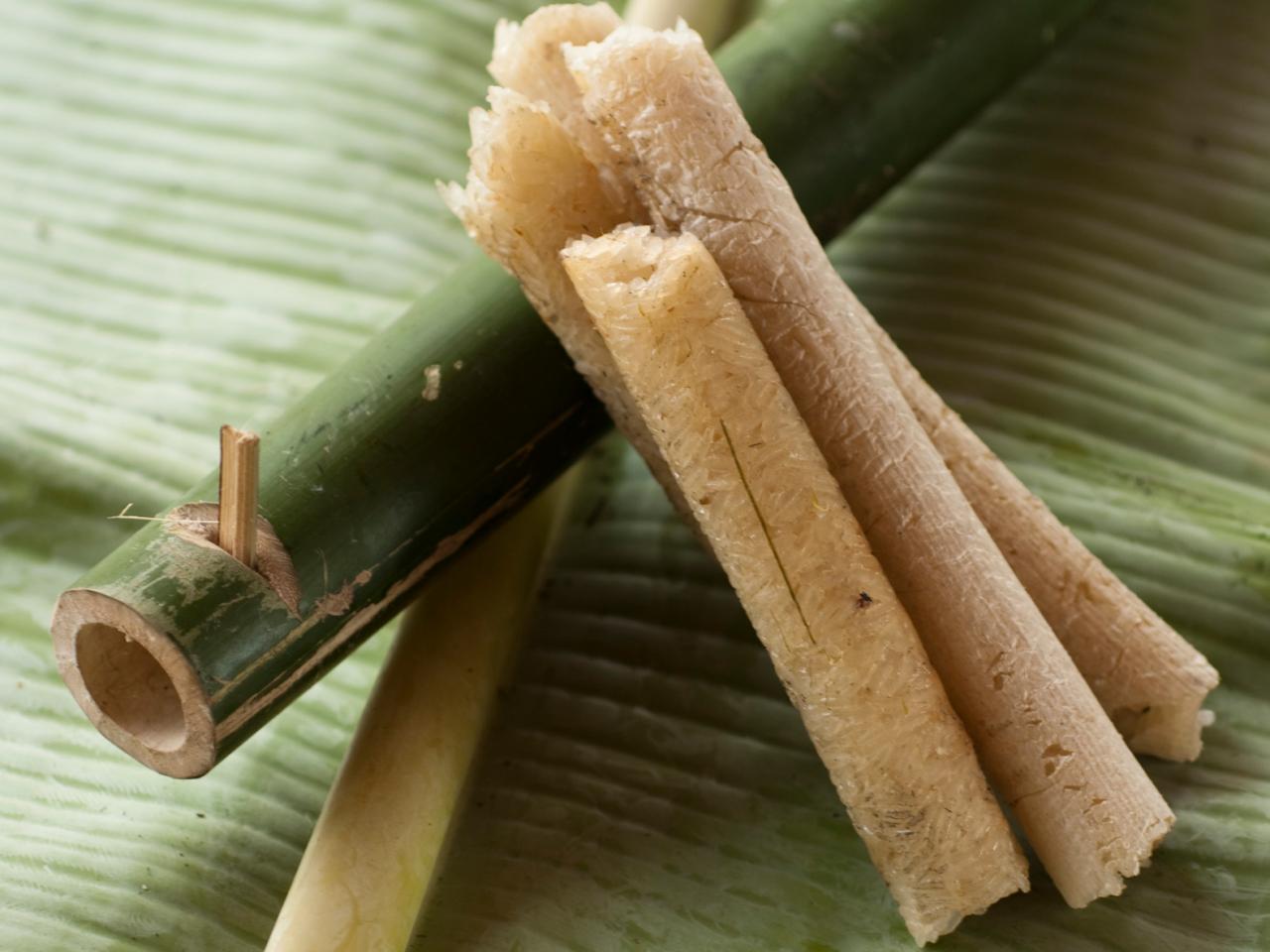 Sticky rice steaming in bamboo baskets over a taoloh at the