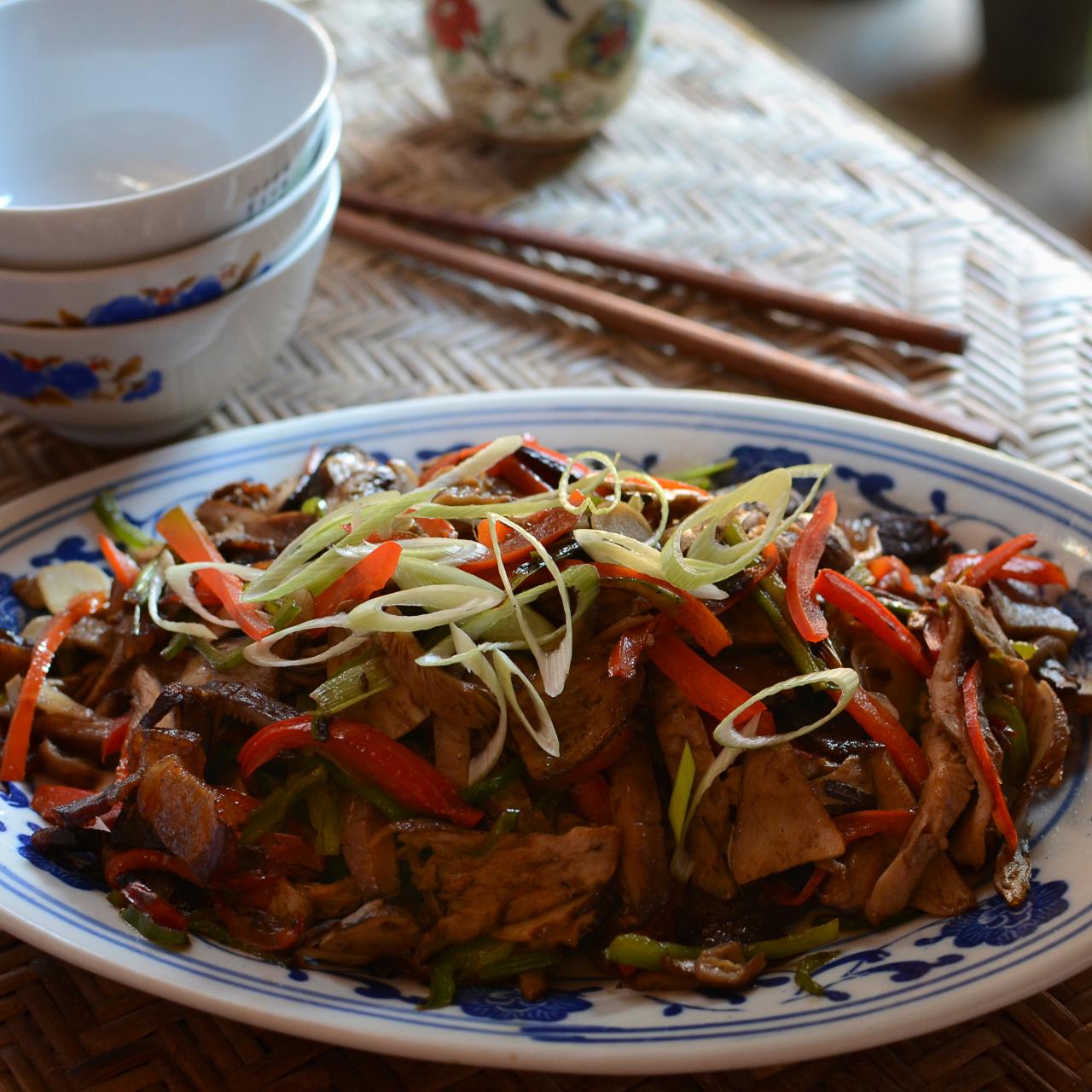 Pork with Straw Mushroom - 叉燒炒草菇 » Sybaritica