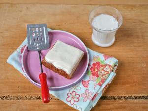CC-kitchens_banana-bread-bars-with-cream-cheese-frosting-recipe-4_s4x3
