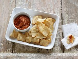 CCHAP309_roasted-red-pepper-and-walnut-dip-recipe_s4x3