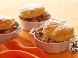 CCWID112_Creamy-Chicken-and-Mushroom-One-Pot-with-Pot-Pie-Topper_s4x3