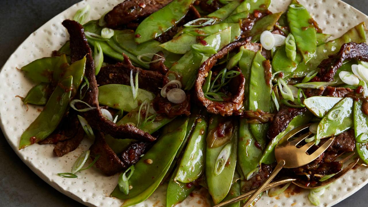 https://cook.fnr.sndimg.com/content/dam/images/cook/fullset/2012/8/25/0/0068942F1_Chili-Beef-Stir-Fry-with-Scallions-and-Snow-Peas_s4x3.jpg.rend.hgtvcom.1280.720.suffix/1393526231894.jpeg