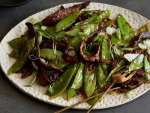 0068942F1_Chili-Beef-Stir-Fry-with-Scallions-and-Snow-Peas_s4x3