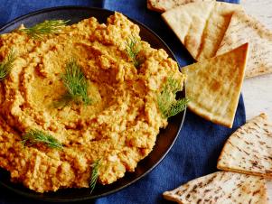 RE0405_dill-hummus-and-toasted-pita-wedges_s4x3