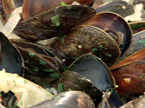 Spicy Mussels with White Wine