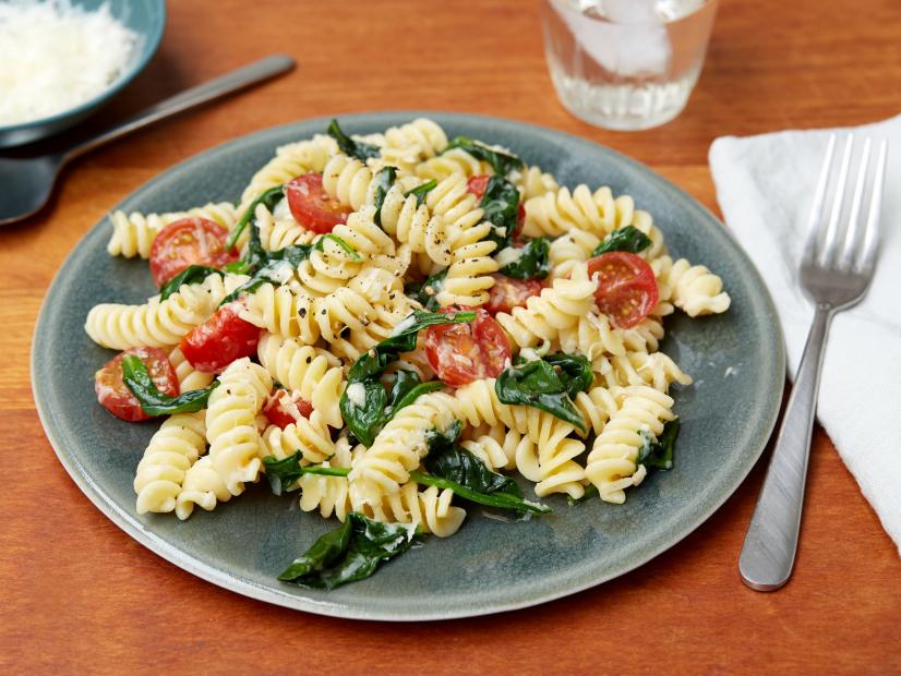 Giada De Laurentiis' Fusilli with Spinach and Asiago Cheese for Weeknight Warriors as seen on Food Network's Everyday Italian