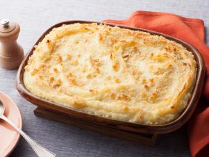 DX-0102_baked-mashed-potatoes-with-parmesan-cheese-and-bread-crumbs_s4x3