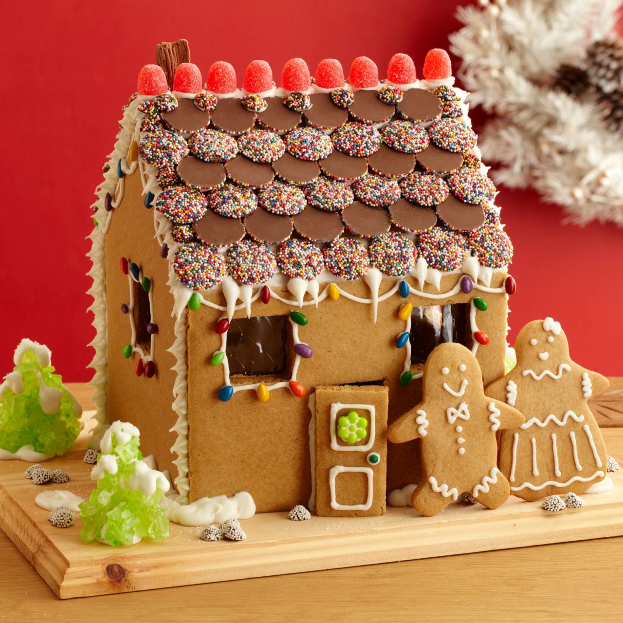 https://cook.fnr.sndimg.com/content/dam/images/cook/fullset/2012/9/5/1/CCRAB302_Gingerbread-House-and-People-Recipe_s4x3.jpg.rend.hgtvcom.1280.1280.suffix/1351635595903.jpeg