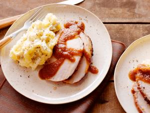 CCKEL413_Roasted-Pork-Loin-with-Peach-BBQ-sauce-and-Smashed-potatoes-recipe_s4x3