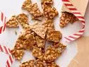 CHILECINNAMON
BRITTLE WITH MIXED NUTS
Rachael Ray
Cooking Channel
Whole Peeled Almonds, Hazelnuts, Peanuts, Vanilla Beans, Sugar, Honey, Corn Syrup,
Sea Salt, Butter, Ancho Chile Powder, Cinnamon
