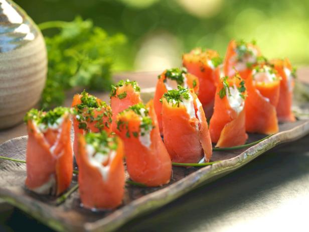 Smoked salmon and cream cheese rolls