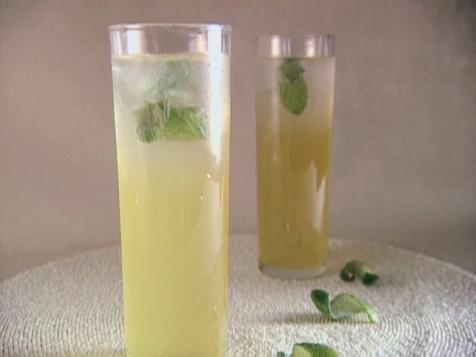 Lime-oncello Spritzers with Mint