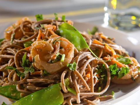 Soba Noodles with Shrimp, Snow Peas, and Carrots