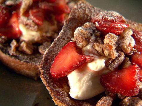 French Toast with Caramelized Pecans, Strawberries and Cream