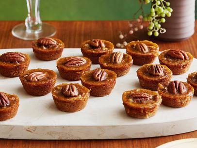 Mini Pecan Pumpkin Pies. Sunny Anderson
Cooking For Real
RE-0212