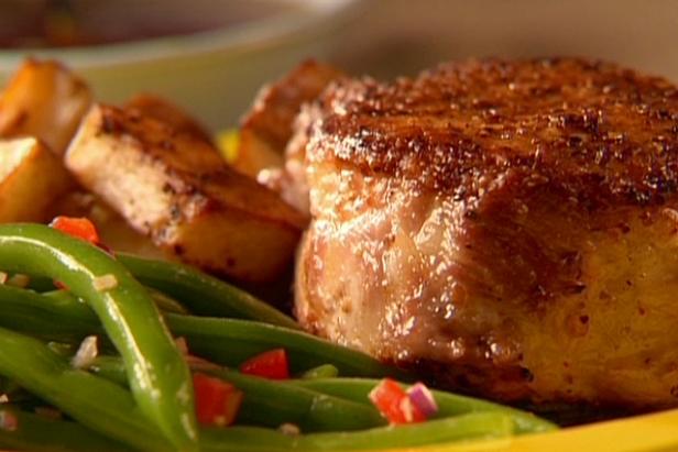 Spicy Pork Roast with Rosemary Potatoes. Sunny Anderson
Cooking for Real
RE-0307