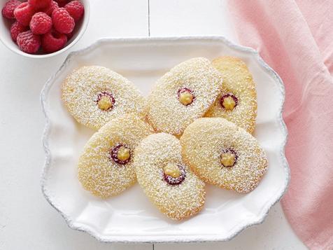 Madeleines with Lemon Curd