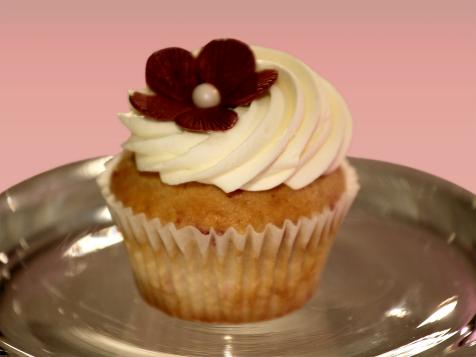 Winning Recipe Raspberry Cupcakes with Champagne Buttercream Frosting