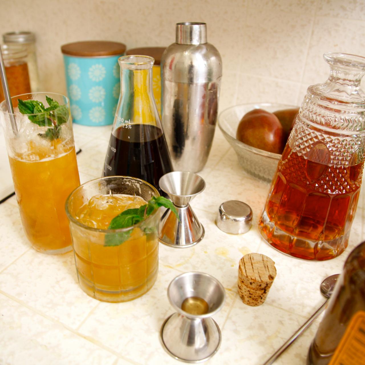 Alie & Georgia: Cocktail Shaker Recipes for Coffee, Lemonade, Iced Tea