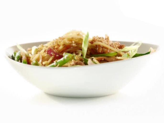 Hot and Sticky Noodle Bowls with Chicken, Chiles and Green Beans Recipe
