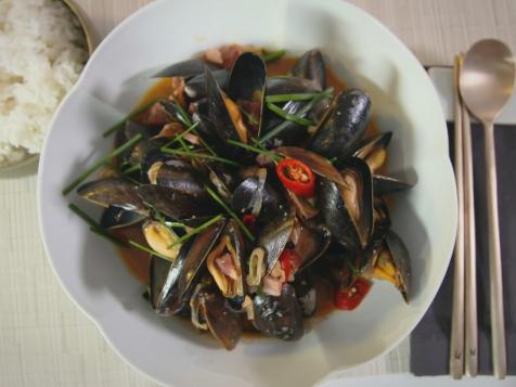 Spicy Mussels with Bacon