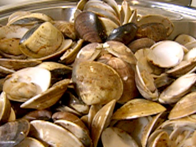 Manila Clams in Garlic and Beer Recipe Cooking Channel