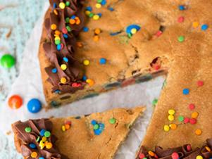 CCDevour_dessert-mash-ups-peanut-butter-cookie-cake-recipe_s3x4