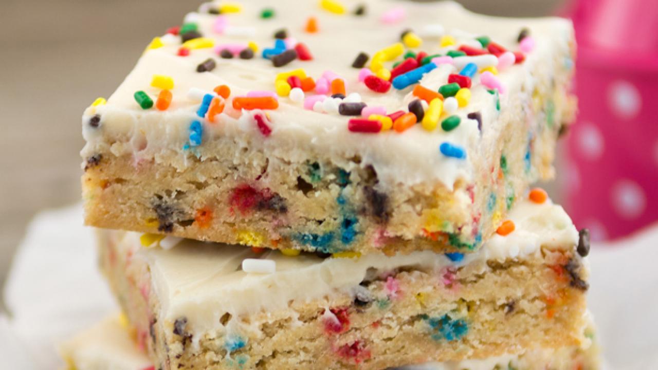 https://cook.fnr.sndimg.com/content/dam/images/cook/fullset/2014/9/17/0/CCDevour_dessert-mash-ups-cake-batter-blondie-recipe_s4x3.jpg.rend.hgtvcom.1280.720.suffix/1410971203649.jpeg