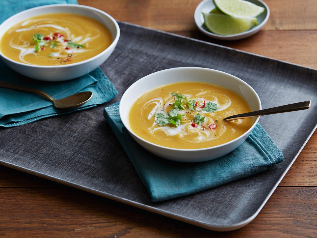 https://cook.fnr.sndimg.com/content/dam/images/cook/fullset/2014/9/17/0/CCHCE101_roasted-butternut-squash-soup-with-chili-ginger-recipe_s4x3.jpg.rend.hgtvcom.1280.960.suffix/1410977367051.jpeg