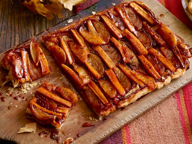 https://cook.fnr.sndimg.com/content/dam/images/cook/fullset/2014/9/8/0/CC_thanksgiving-crust-parsnip-and-apple-tarte-tatin-recipe-01_s4x3.jpg.rend.hgtvcom.616.462.suffix/1410199765780.jpeg