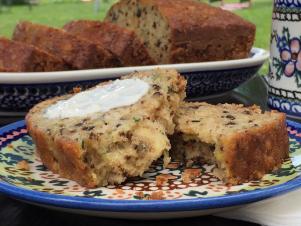 CCGMR411H_Zucchini-and-Pineapple-Bread_s4x3