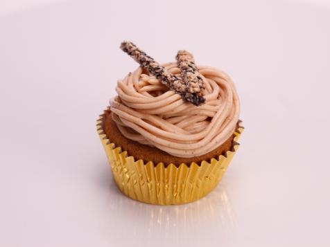 Sesame Chestnut Mountain Cupcakes (Chestnut Caramel Cake with Black Sesame Cream and Chestnut Cream Frosting with Black and White Sesame Chopsticks)