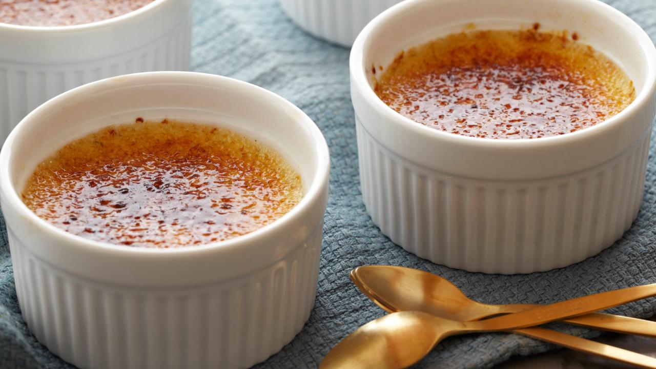 Alton Brown Shows How to Make Creme Brulee