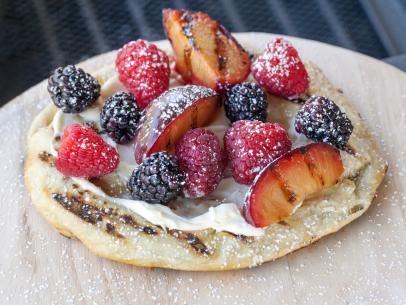 recicpe for Bobby Flay's grilled dessert pizza with berries and stone fruit,