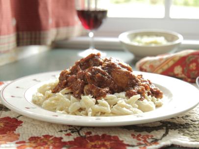 Braised Paprika Chicken Recipe, Aida Mollenkamp