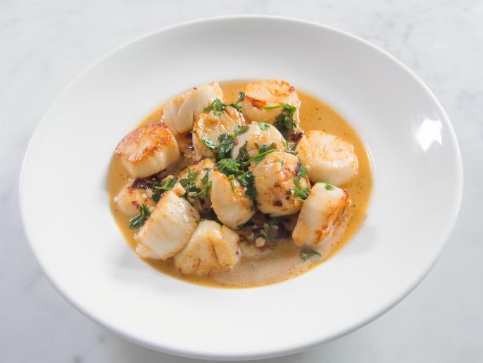 Scallops in Garlic Butter Sauce Served over Fettuccine Recipe Patti