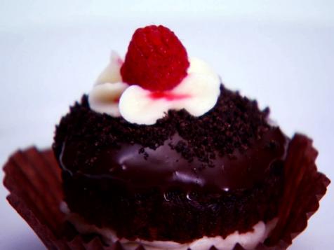 Vegan, Soy-Free, Nut-Free Fudge, Mint and Raspberry Cupcakes