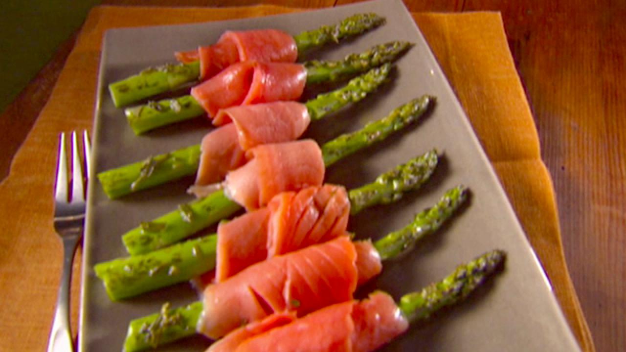 Asparagus-Salmon Roll-Ups