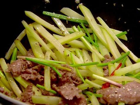 Dalat Choco, Stir-Fried with Beef and Garlic: Trai Su Xao Thit Bo