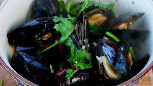 Black Bean and Beer Mussels