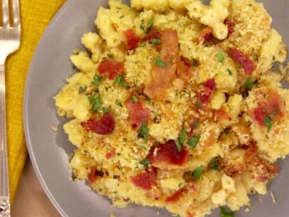 Skillet Bacon Mac and Cheese Recipe, Kelsey Nixon