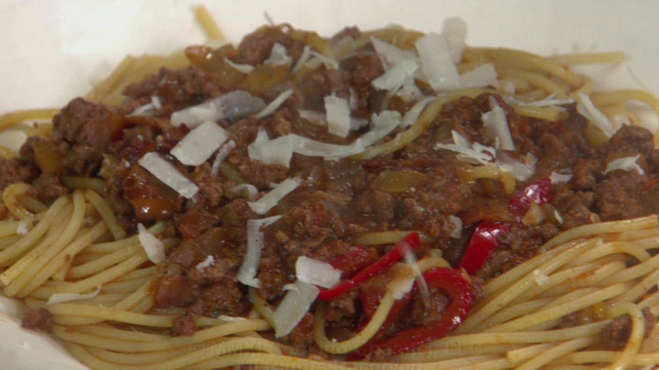 Spaghetti in Bacon-Beef Sauce